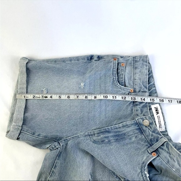 New Women’s Zara Cuffed Distressed Jean Shorts Sz 8 NWOT - Picture 8 of 8